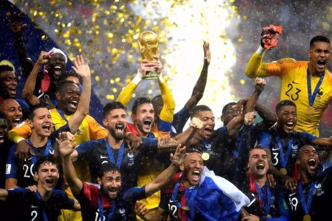 2014年巴西世界杯巴西VS哥伦比亚(94年世界杯，哥伦比亚埃斯科巴把球踢进自家门，回国后遭12枪杀害)