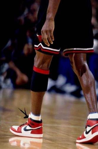 为什么nba球星的腿很细(为什么NBA球员大多粗胳膊细腿，是天然的，还是人为的？)
