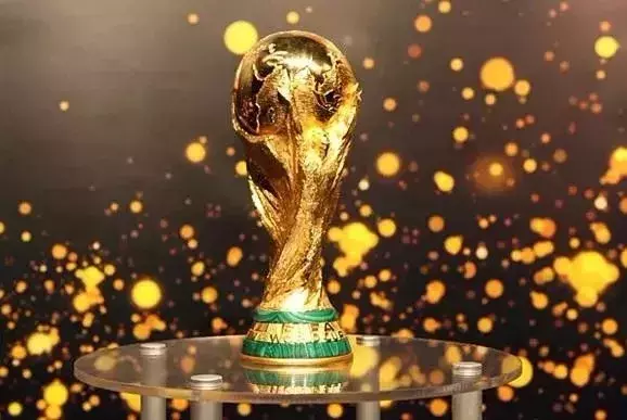 世界杯金杯价值(带你了解一下世界杯最终的大力神杯！是纯金打造吗？值多少钱)
