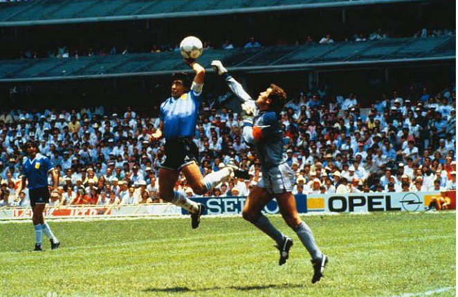 阿根廷上帝之手是哪届世界杯(是丑闻还是经典?回顾马拉多纳的“上帝之手”)
