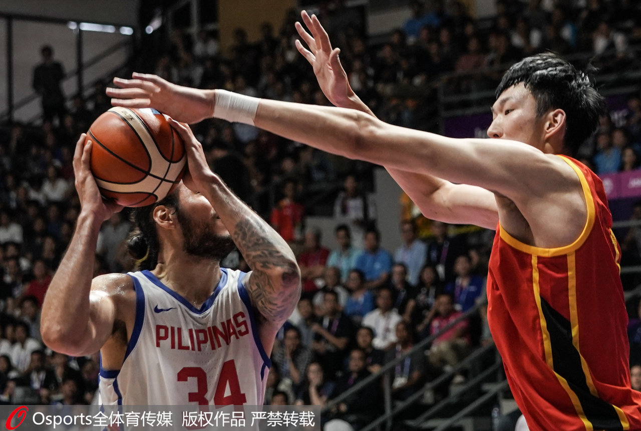 亚洲男篮中国对菲律宾(中国男篮2分险胜菲律宾，场边的姚明终于能松口气了)