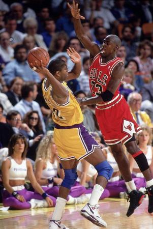 NBA90--91(91年总决湖人公牛相遇，乔丹场均31 6 11封神，魔术师表现如何?)