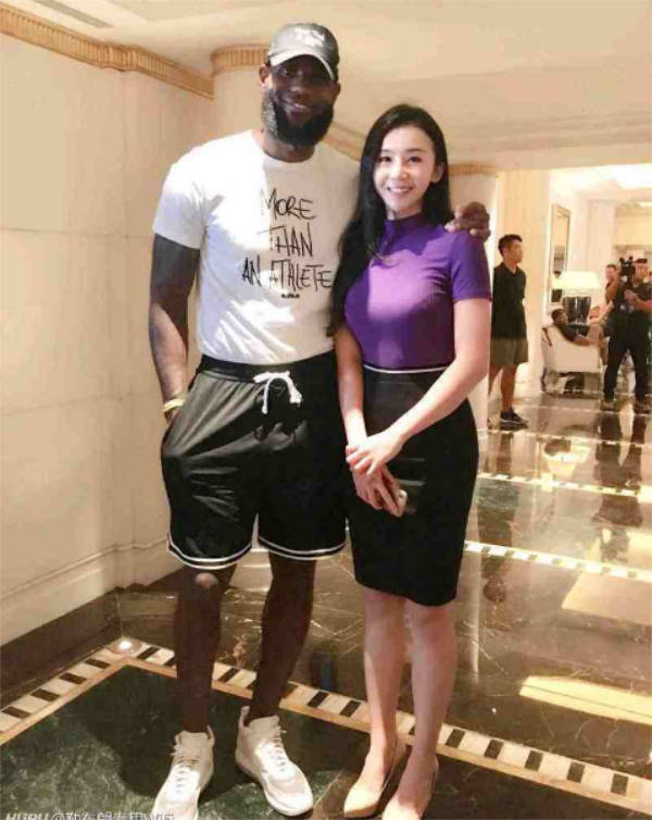 nba为什么出现中国女主持(张曼源：能和NBA各路巨星近距离接触的最强中国主持人)