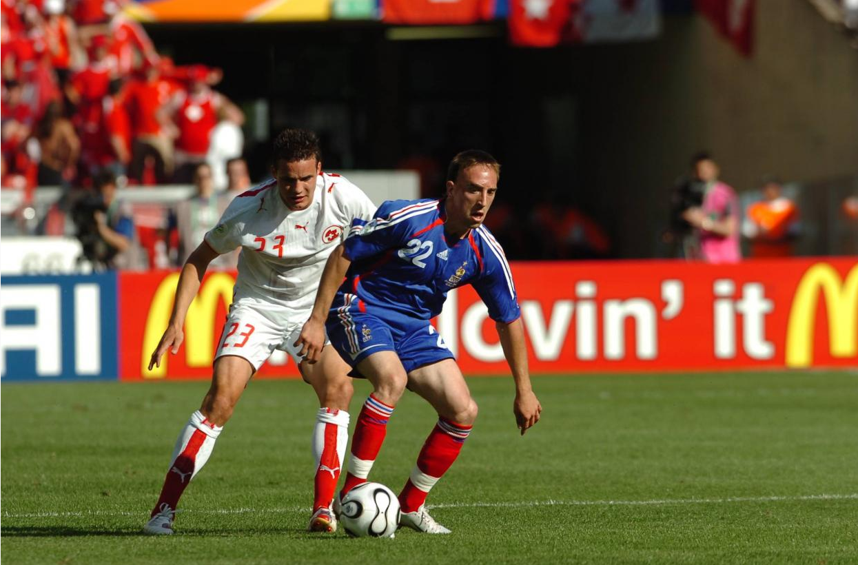 2004世界杯法国输了几个国家(法国瑞士大赛交手回忆录：高卢雄鸡保持不败，瑞士斗志顽强)