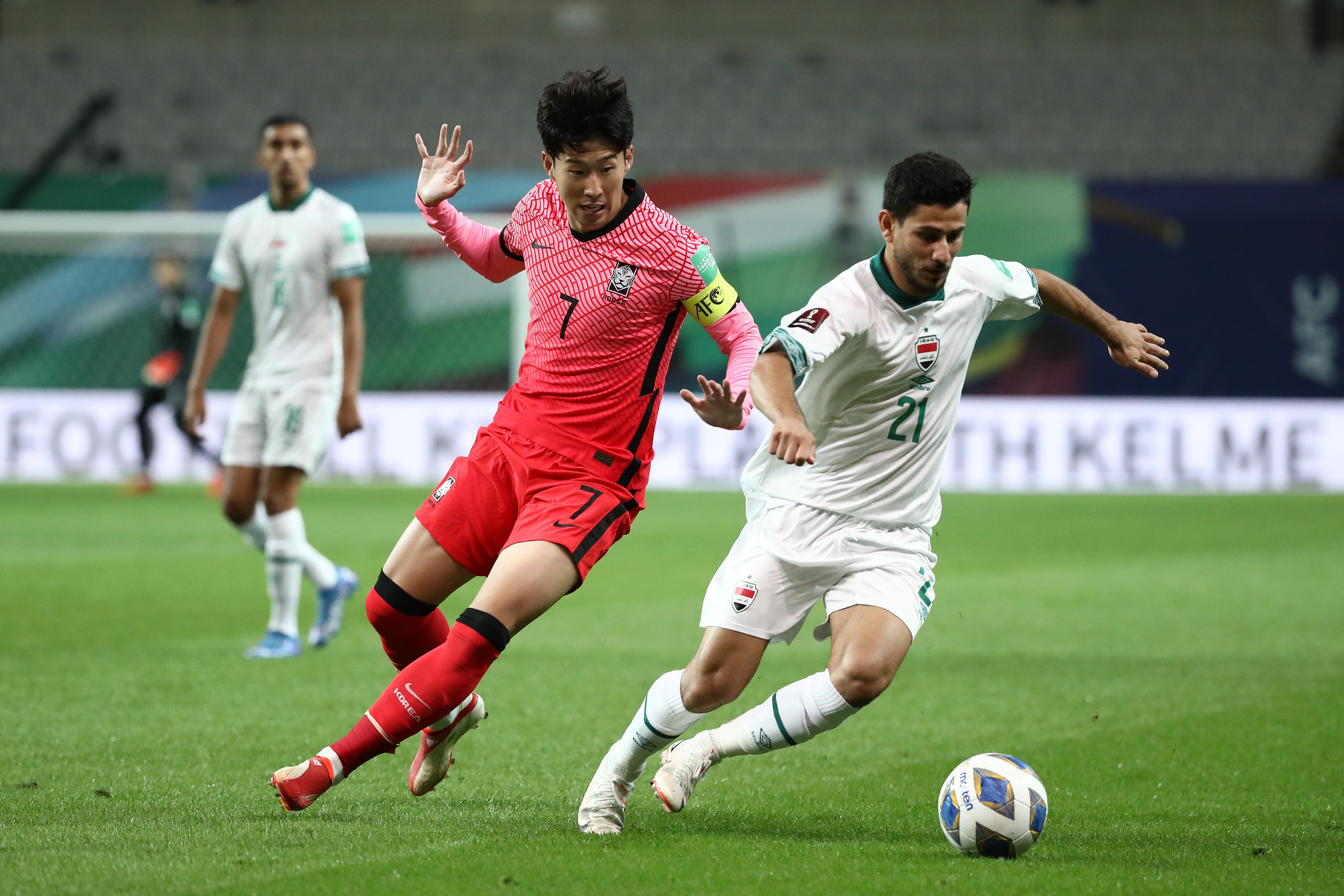 2022世界杯日本vs沙特(12强赛冷门迭出：日本0-1不敌阿曼，韩国0-0伊拉克)