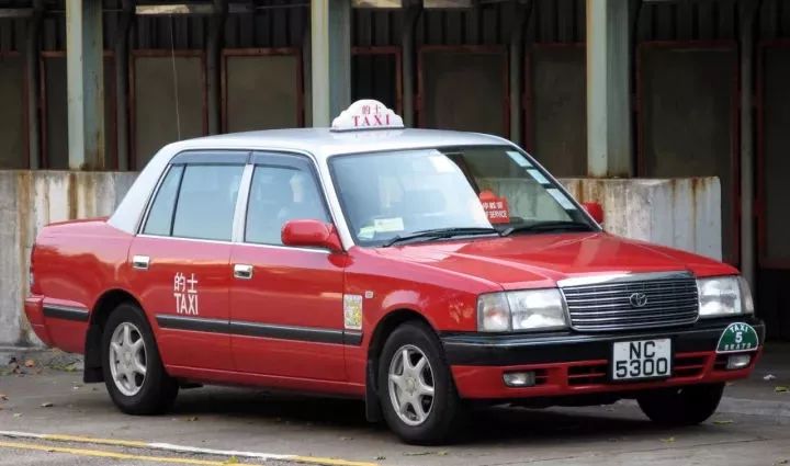 香港汽油价格(石油气混合动力出租车杀入香港市场，有意取代现役的“老皇冠”)
