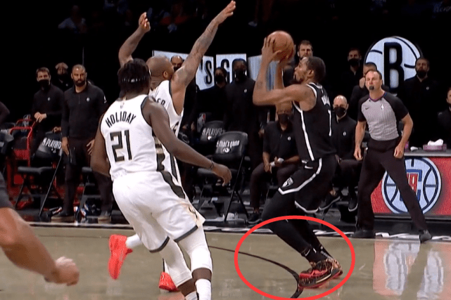 nba为什么脚那么长(NBA球星奇特的身体部位：杜兰特的镰刀脚，圆脸登的脸真是圆形)