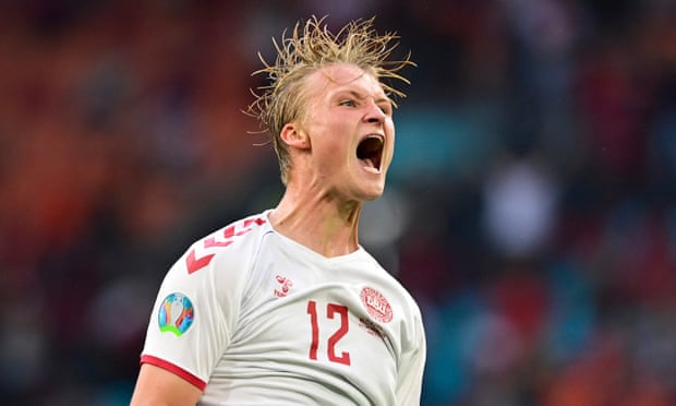 丹麦vs威尔士(丹麦4-0大胜威尔士！抢到欧洲杯首个8强席位，足球童话继续上演)