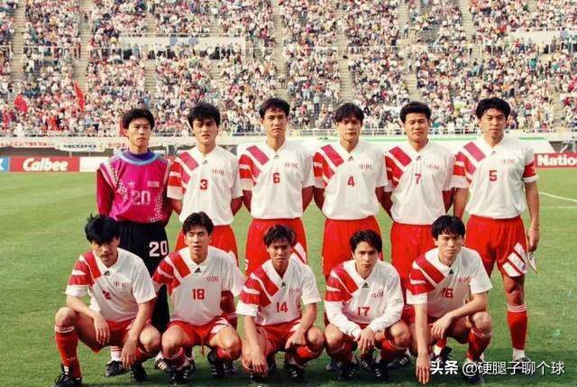 中国足球队进过几次世界杯(两届亚洲杯，一次亚运会，国足历史上三次与亚洲冠军擦肩而过)