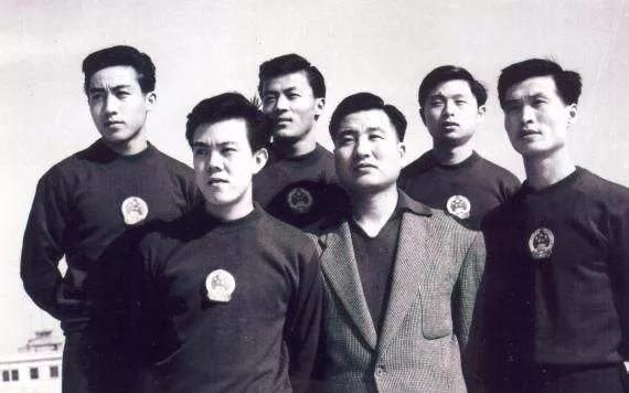 中国乒乓球几代人(盘点国乒男队60年8代三剑客，辉煌的背后3人最强)