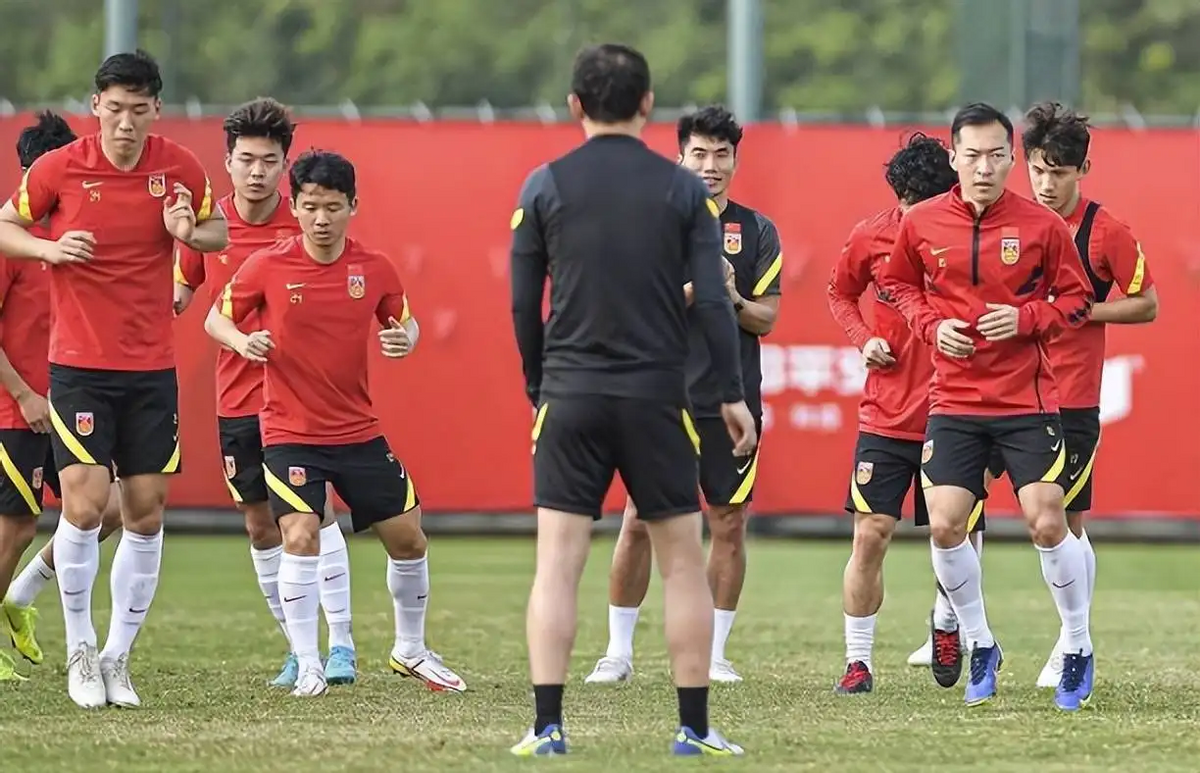 中国足球为什么不参加世界杯(中国亚洲杯取消原因曝光！亚足联提无理要求，球迷盛赞：足协英明)
