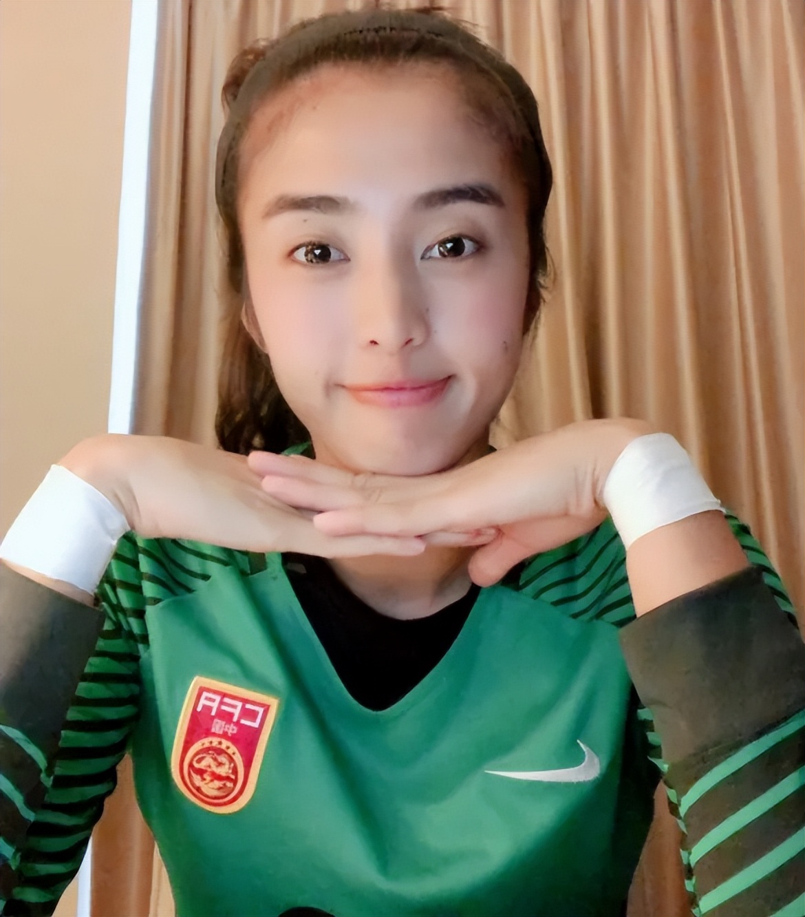 中国最漂亮足球女神(谁说中国女足无美女，且看五位高颜值女足队员)