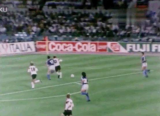90年世界杯决赛(世界杯小历史，1990年世界杯决赛，争议的点球？联邦德国终捧杯)