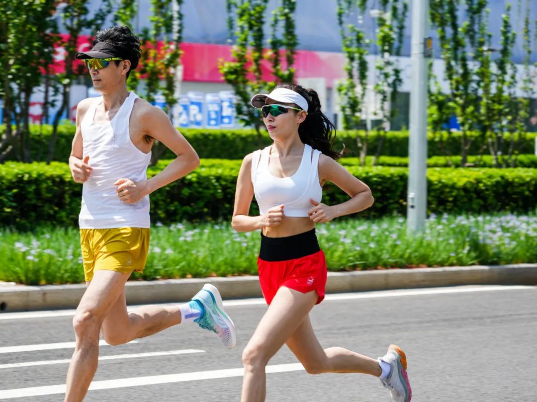 2013北京马拉松(520是凑巧，这对跑圈眷侣想让你们知道)