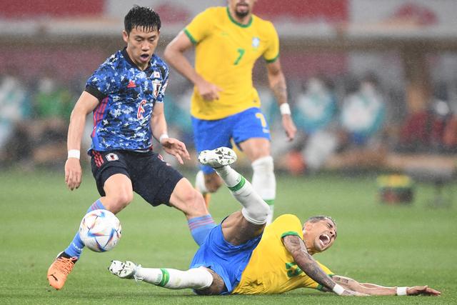日本足球50年内夺世界杯(和“师父”巴西队踢得有来有回，日本足球是如何腾飞的？)