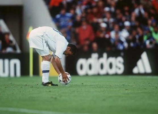 萨拉斯98世界杯意大利进球(98世界杯，亚平宁王子用一粒点球杀死了1994年的那个恶魔)