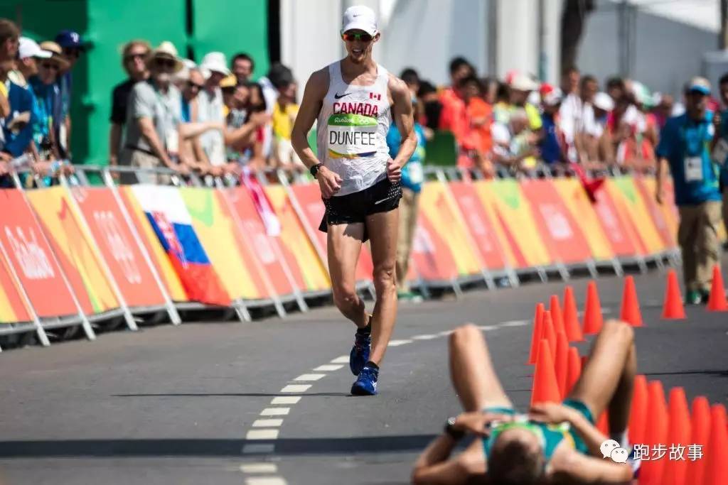 男子竞走20公里世界记录(这位竞走高手全程“走”完马拉松 猜猜他的成绩?)