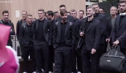 世界杯2018德国男模队(帅炸！德国队抵达俄罗斯机场 “男模天团”已上线)