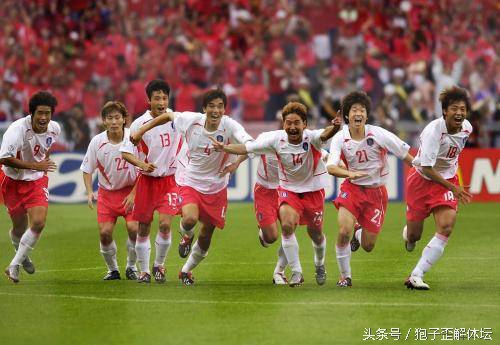 2002韩国世界杯(憾负韩国太可惜  但你记得02年世界杯“惊艳世界”的韩国队吗)