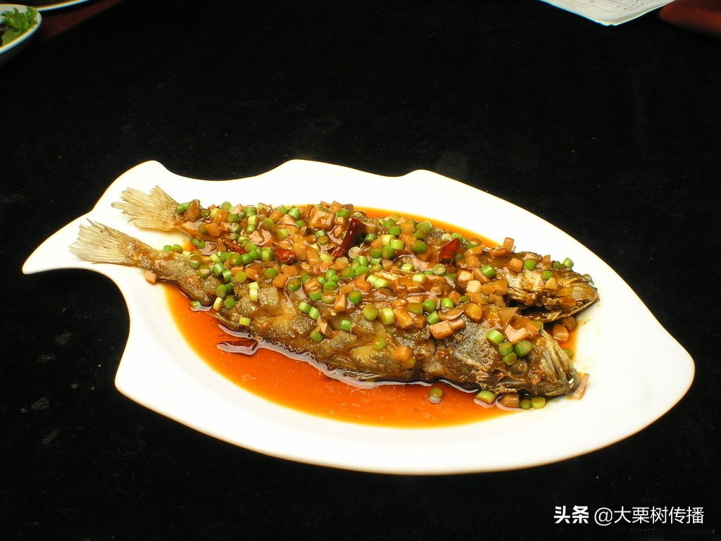 干烧黄花鱼的做法(干烧黄花鱼是“米饭杀手”，如出手前的武林高人，秒杀吃货的味蕾)