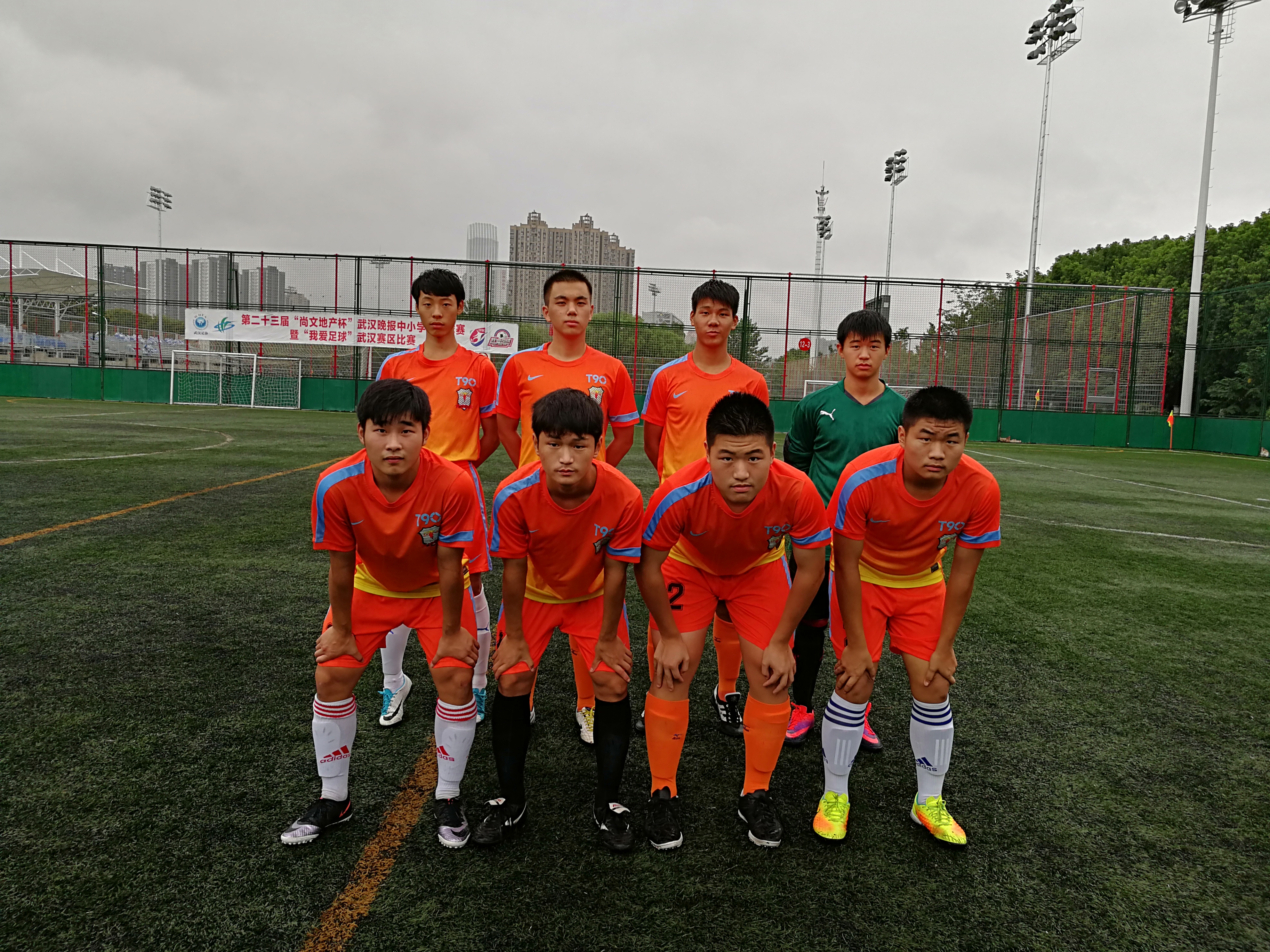 中学组织学生看世界杯(武汉中学生将担任世界杯护旗手 小哥哥成绩球技“双一流”)