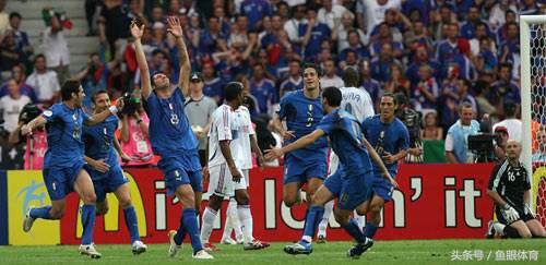 10年世界杯决赛荷兰点球(生死一线，世界杯历史上十场最经典的 点球大战)