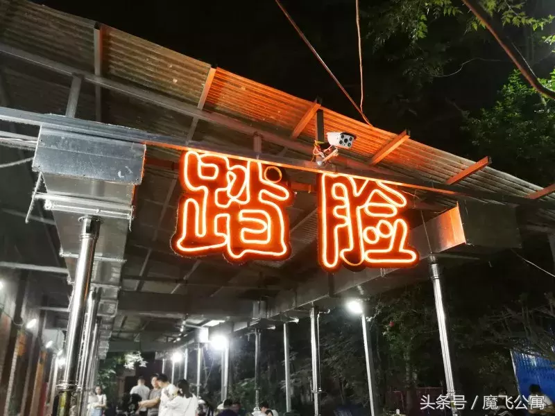 郑州哪个酒吧播欧冠(郑州这7大看球好去处，喝酒！撸串！世界杯！)