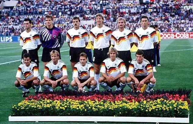94世界杯德国队服照片(世界杯经典球衣图鉴，哪一件是你的青春？)