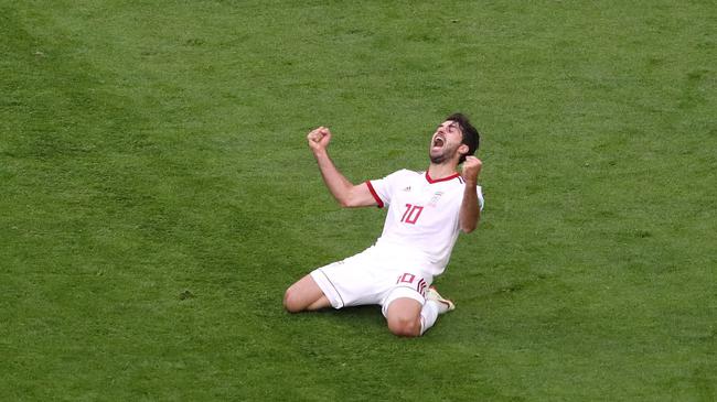 世界杯摩洛哥和伊朗谁比较厉害(亚洲足球终于挺住了！看看摩洛哥碾压伊朗这数据！控球率高有啥用)