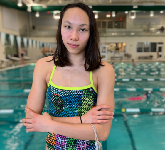 女子100米蝶泳冠军为华裔(美混血华裔名将破纪录！母亲是中国人，获奥运资格，成张雨霏劲敌)