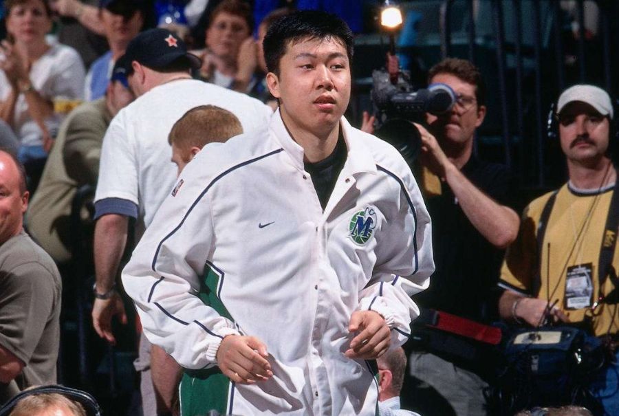 中国人哪些在nba(6位征战过NBA的中国球员，有1名场均仅0.6分0.2助攻获得总冠军)