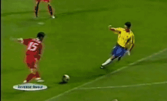 足球世界杯中国vs巴西全场回放(02年世界杯，国足对阵巴西，一个门柱，一个任意球，吹一辈子)