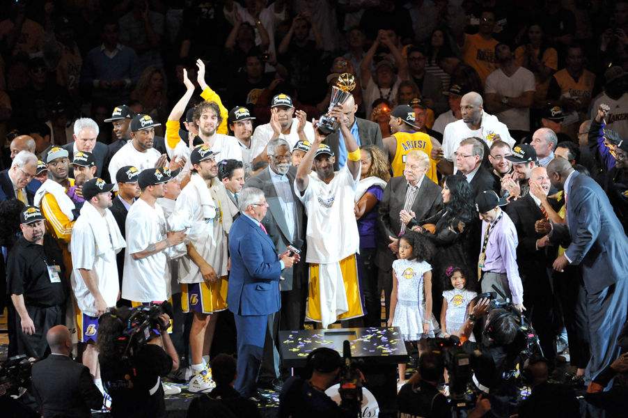 2009年nba总决赛比分(复盘2009-2010赛季NBA总决赛，缅怀湖人、凯尔特人抢七定胜负)