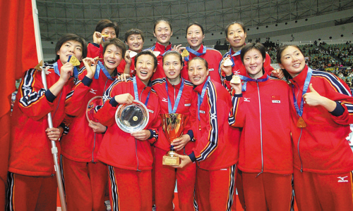 2003年世界杯女排赛(深度｜2003年世界杯，中国女排靠什么登上世界之巅?)