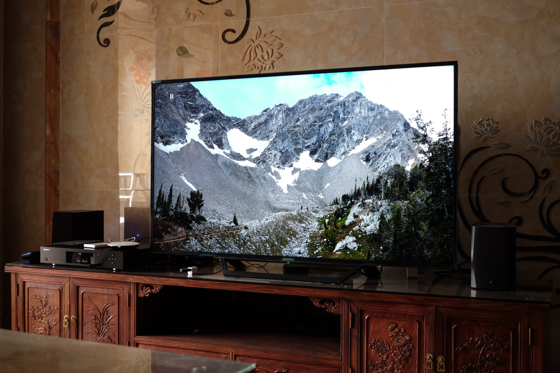 液晶电视与等离子电视哪个好(OLED电视与LCD电视的本质区别，哪种电视才好?电视选购知识分享)