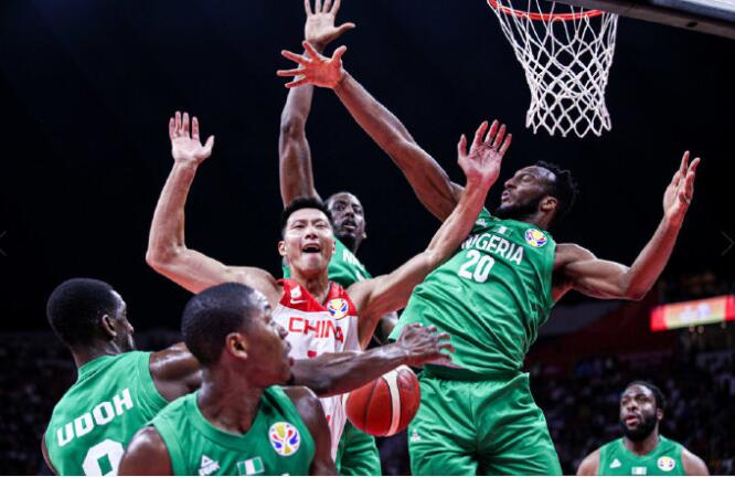 男篮世界杯中国vs尼日利亚(无缘直通奥运资格！易建联27分中国队73-86负尼日利亚)