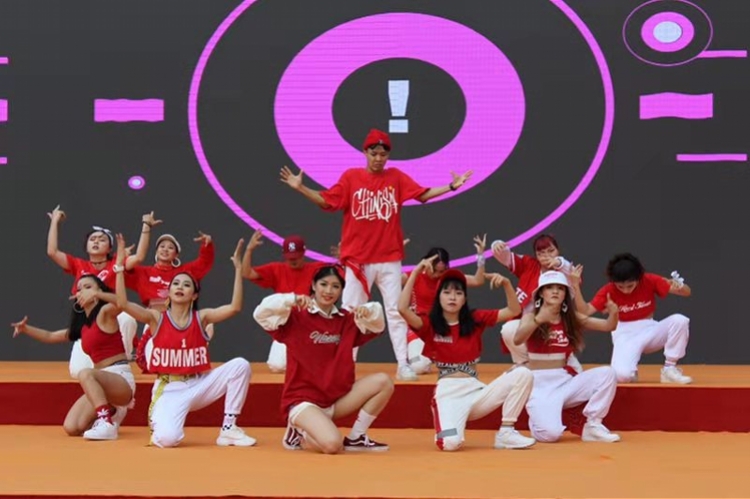 世界杯折花球视频(东莞首次举办户外时尚运动盛会，万人篮球“单挑”大赛启动报名)