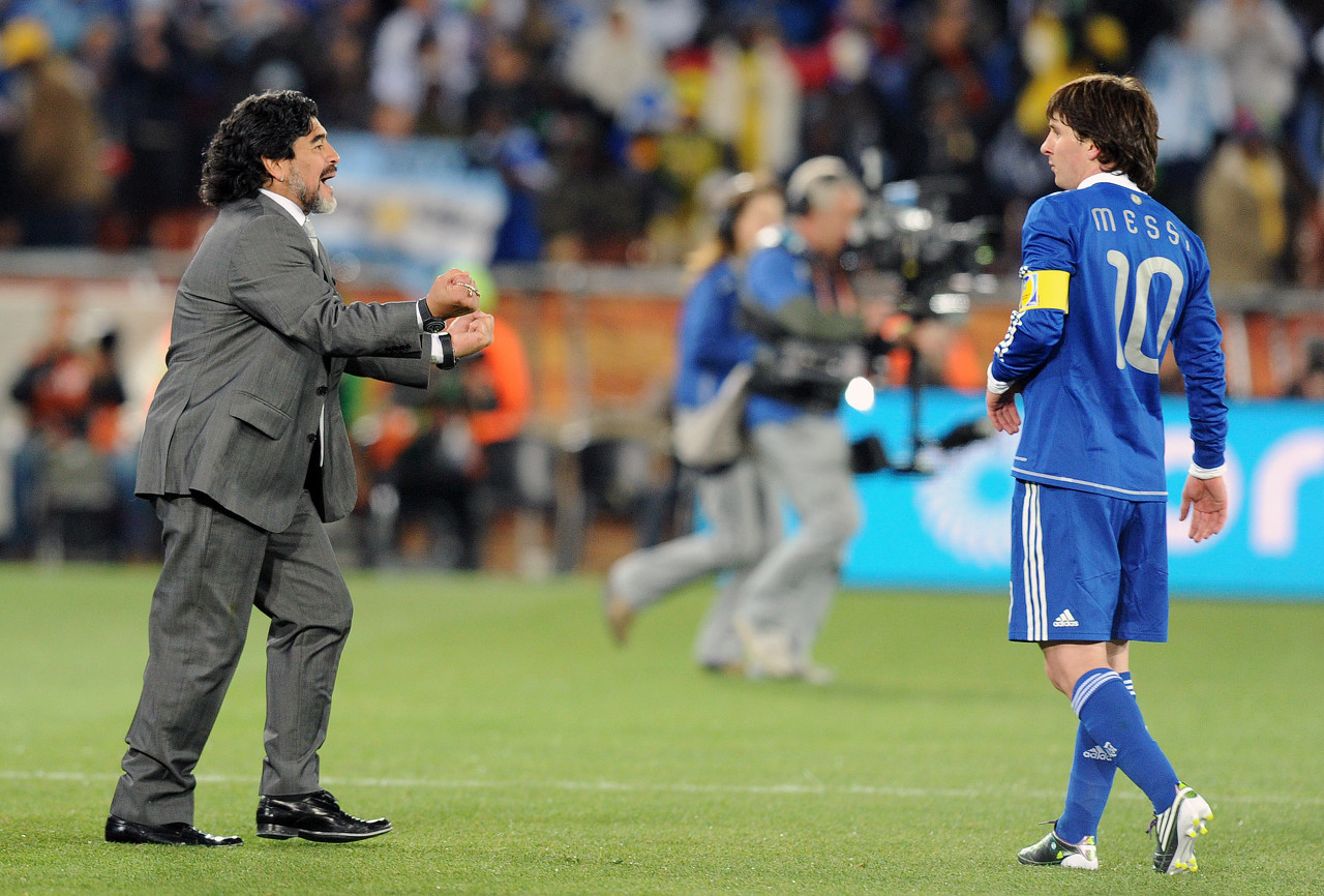 2010年世界杯德国教练是谁(勒夫回忆10年4-0阿根廷：赛后马拉多纳哭的像个孩子)