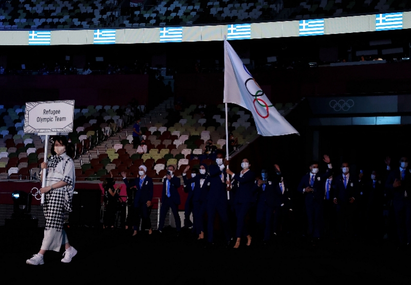 奥运会的五环旗都有哪些(东京奥运会开幕式，奥运难民队用五环旗代替各国国旗入场)