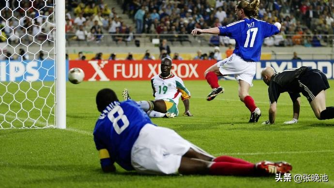 2002年世界杯几月份举行(2002年世界杯揭幕战爆冷！齐达内缺阵，卫冕冠军法国0比1塞内加尔)