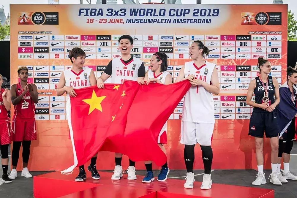 世界杯女篮3v3(100%胜率夺冠！中国篮球史第一个世界冠军，她们是3X3女篮)