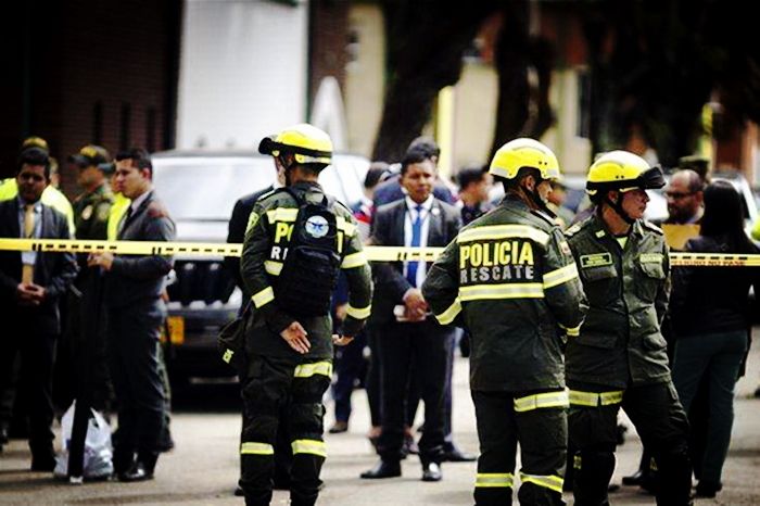 哥伦比亚世界杯惨剧(哥伦比亚示威活动升级，一城市发生汽车炸弹袭击，炸死两名警察)