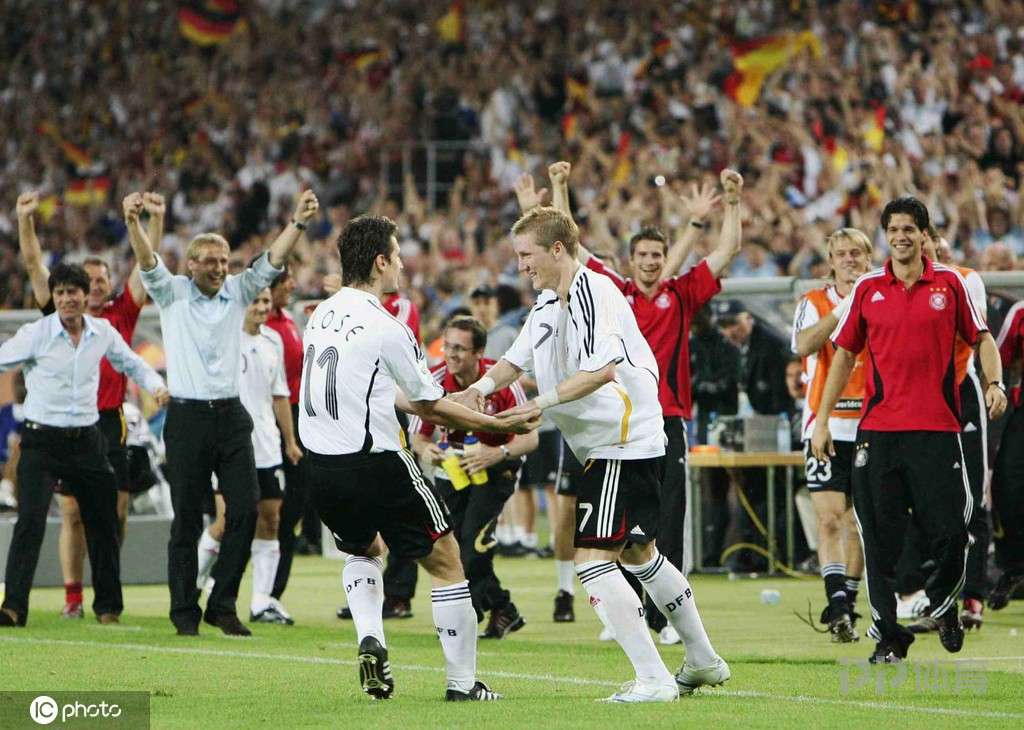 10年世界杯葡萄牙德国(风水轮流转！德葡二十年恩怨史：C罗这一次终于打了一场富裕仗)