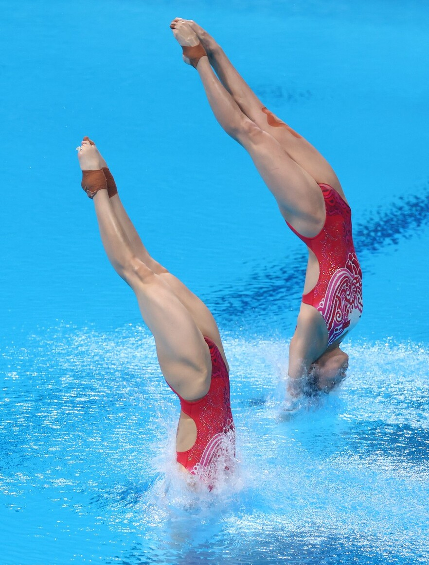 跳水运动一共分为几种姿势(中国跳水为什么会被称为梦之队，水花怎么压的，秘诀在入水手势上)