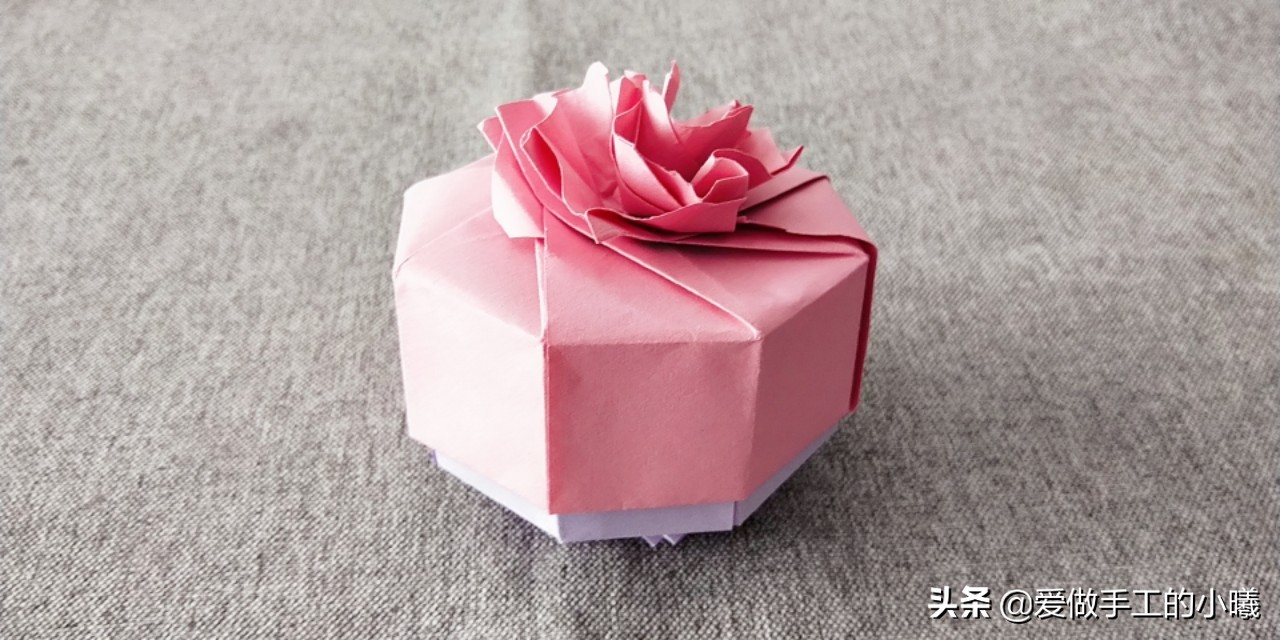 康乃馨折纸(康乃馨礼物盒折纸，制作很简单，漂亮又实用)