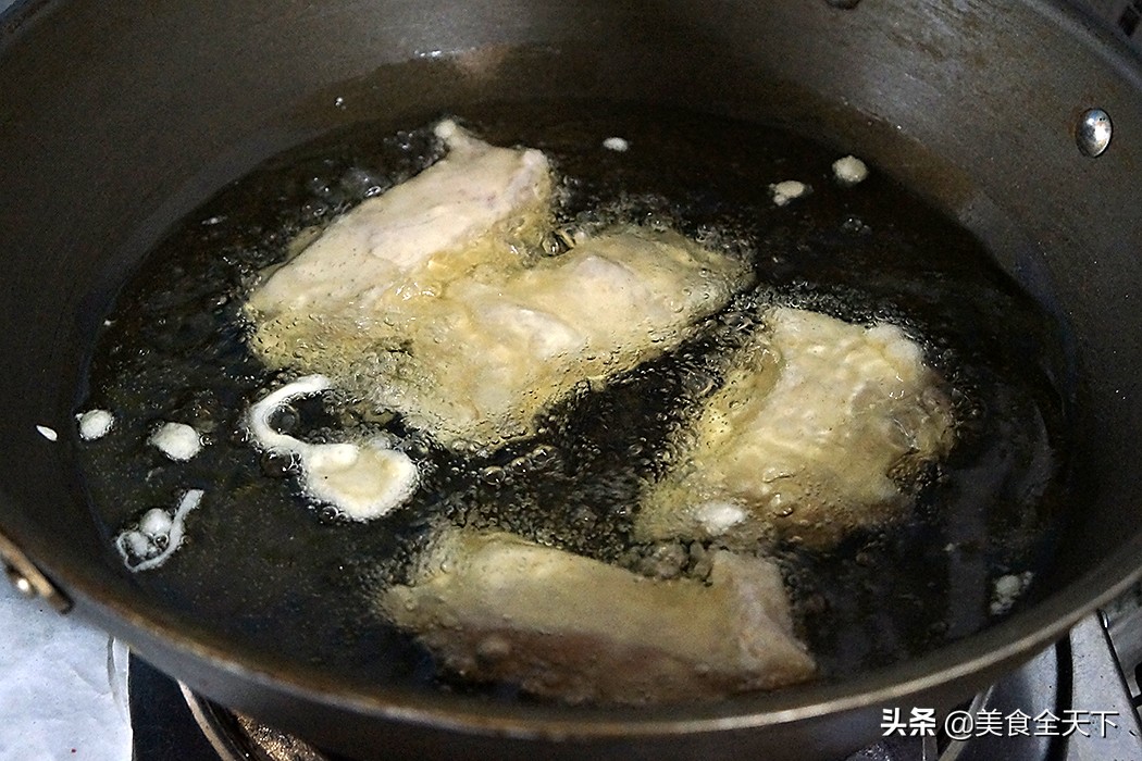 鱼柳怎么做好吃(鱼柳用面裹起来，炸出锅，不仅好看，而且鲜香四溢)