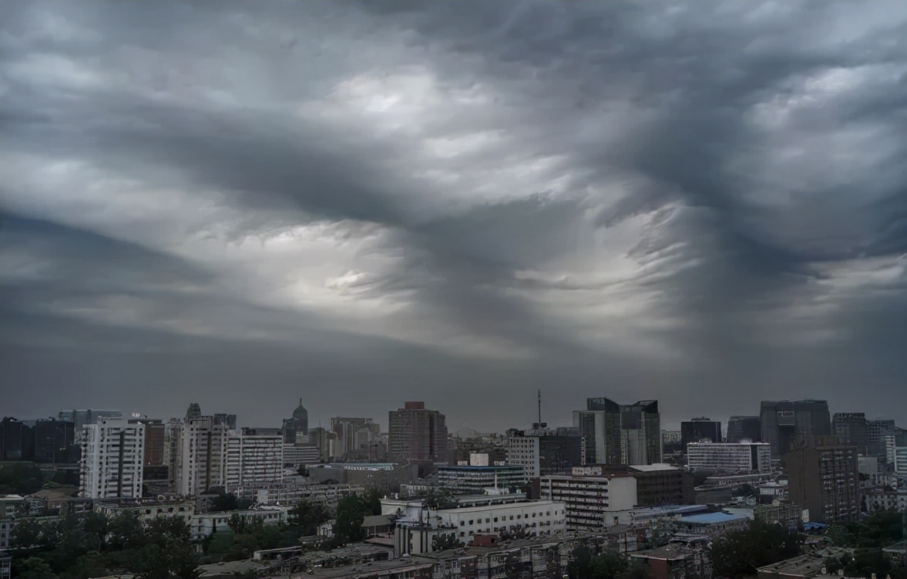 唐山地震云(天津出现“诡异云”现场画面十分壮观，这是灾难来临的预兆吗？)