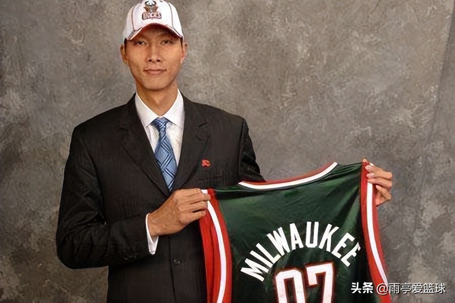 易建联NBA首秀(回首易建联的选秀之旅：亚洲第一个在小绿屋参加选秀的中国球员)