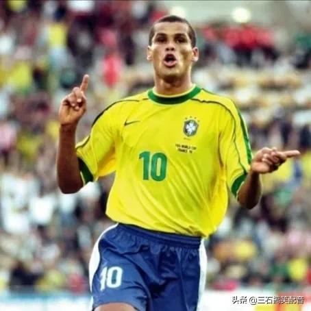 2006世界杯巴西队里瓦尔多(80后的球星记忆—里瓦尔多，被低估的巴西妖刀)