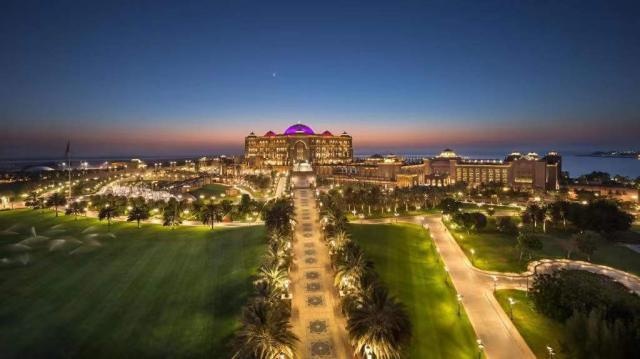 卡塔尔世界杯酒店多少钱(待遇难分上下！男足住河景酒店，2000元一晚，沙特住八星级皇宫)